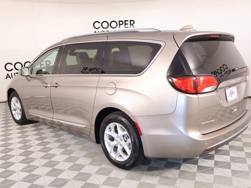 Used 2017 Chrysler Pacifica Touring-L Plus image 25