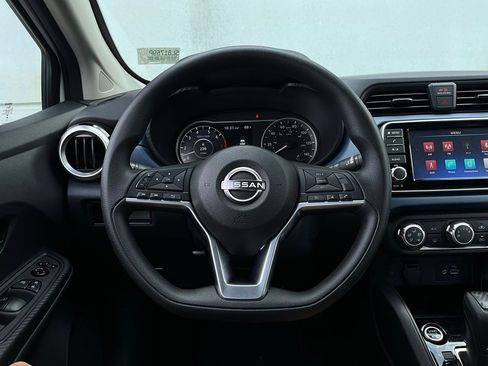 Used 2025 Nissan Versa SV image 28