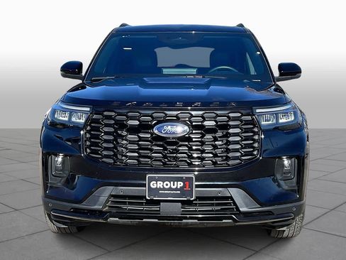 Used 2025 Ford Explorer ST-Line image 3