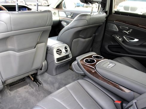 Used 2018 Mercedes-Benz S 560 Sedan image 21