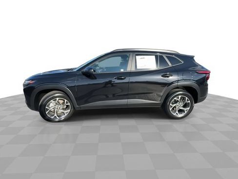 Certified 2025 Chevrolet Trax LT w/ LT Convenience Package FWD image 5