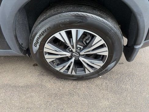 Used 2023 Nissan Rogue SV FWD image 40