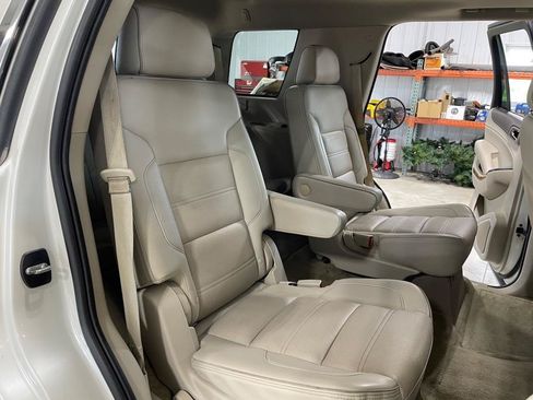 Used 2015 GMC Yukon Denali w/ Touring Package AWD/4WD image 23