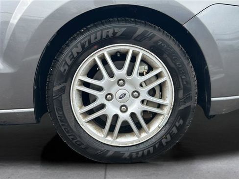 Used 2010 Ford Focus SE image 9