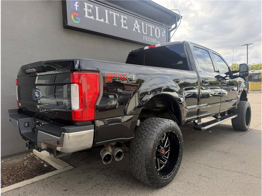 Used 2019 Ford F250 Lariat w/ Lariat Value Package AWD/4WD image 4