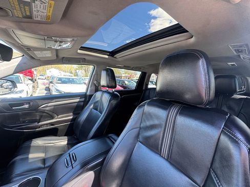 Used 2017 Toyota Highlander SE AWD/4WD image 23