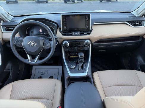 Used 2019 Toyota RAV4 Limited image 18