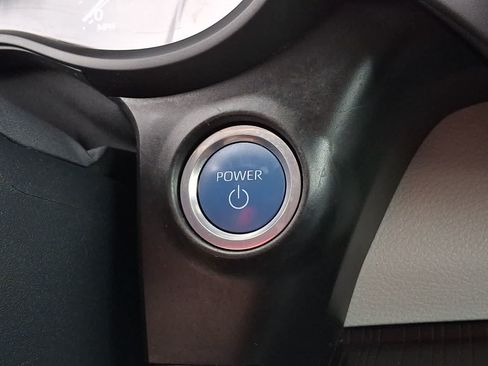 Certified 2023 Toyota Sienna XLE FWD image 27
