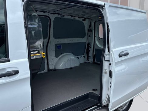 Used 2021 Mercedes-Benz Metris image 13