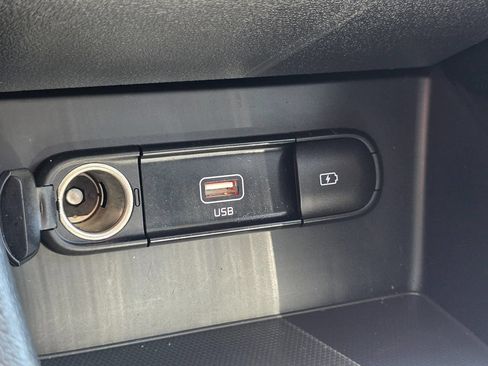 Used 2022 Kia Niro LXS FWD image 34
