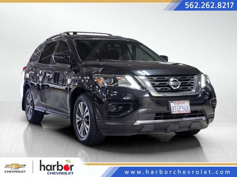 Used 2019 Nissan Pathfinder S FWD image 1