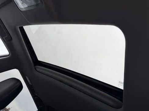 Used 2017 Toyota Highlander XLE image 25