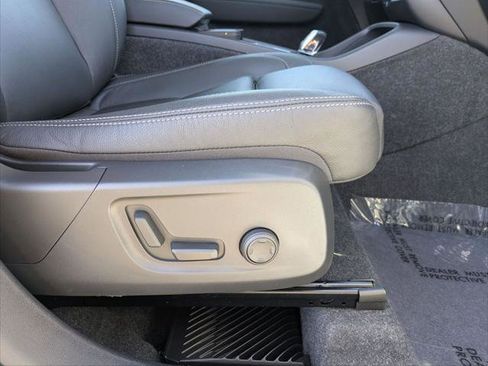 Used 2025 Volvo XC40 B5 Ultra w/ Climate Package image 24