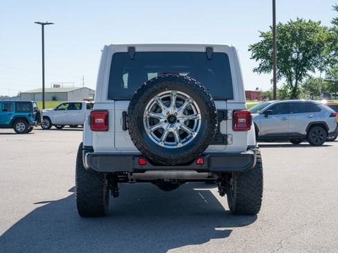 Used 2019 Jeep Wrangler Unlimited Sahara AWD/4WD image 5