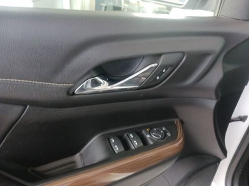 Used 2023 GMC Acadia SLE image 30