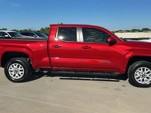 Used 2025 Toyota Tacoma SR5 AWD/4WD image 14