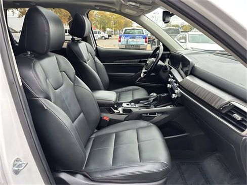 Used 2023 Kia Telluride EX w/ EX Captain's Chair Package image 28