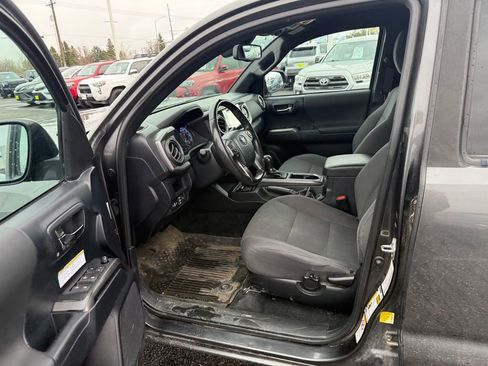 Used 2019 Toyota Tacoma TRD Off-Road w/ Technology Package AWD/4WD image 4