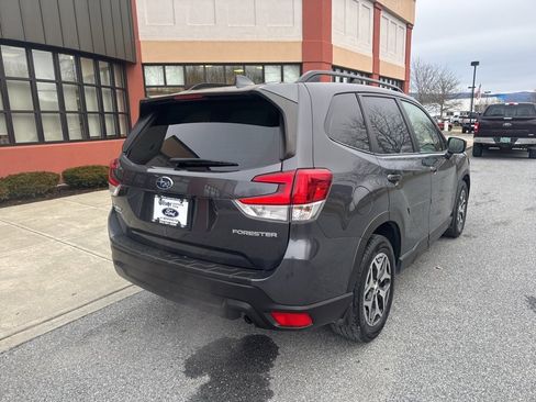 Used 2021 Subaru Forester Premium image 7