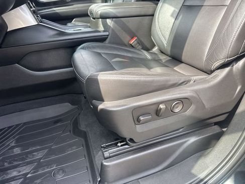 Used 2021 Chevrolet Tahoe Z71 w/ Z71 Signature Package image 12