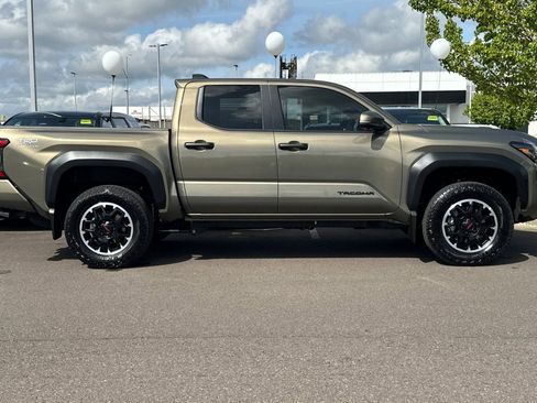 Used 2026 Toyota Tacoma TRD Off-Road w/ TRD Off Road Premium Package AWD/4WD image 3