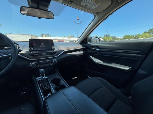 Used 2025 Nissan Altima 2.5 SV FWD image 35