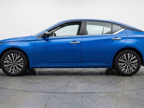 Used 2025 Nissan Altima 2.5 SV image 5