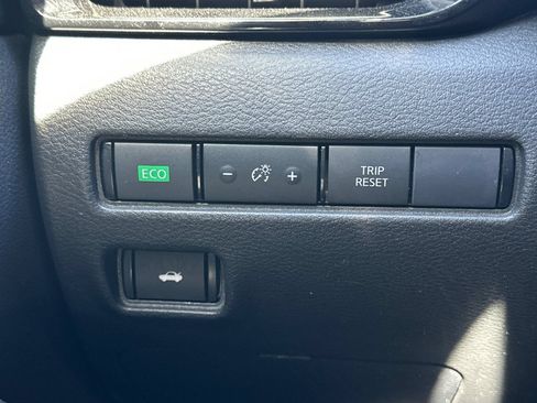 Used 2024 Nissan Sentra SV FWD image 35