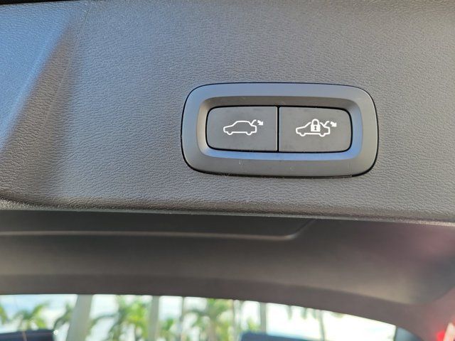 Used 2024 Volvo XC40 B5 Core w/ Protection Package Premier AWD/4WD image 11
