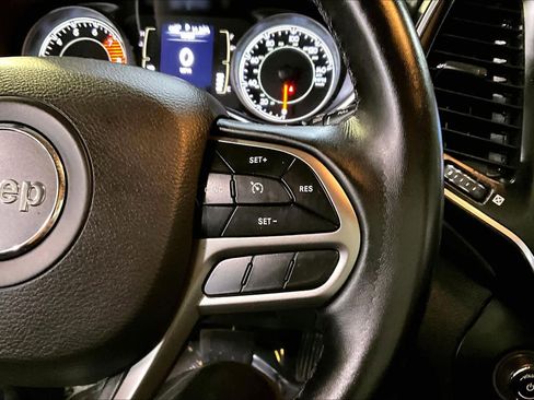 Used 2021 Jeep Cherokee Latitude Lux image 24