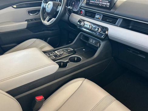 Certified 2025 Honda Pilot Touring image 16