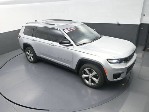 Used 2022 Jeep Grand Cherokee L Limited AWD/4WD image 12