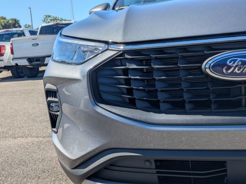 New 2026 Ford Escape SE FWD image 10