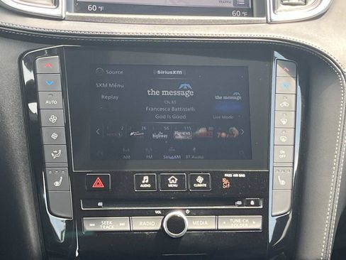 Used 2020 INFINITI QX50 Luxe w/ Navigation Package FWD image 17