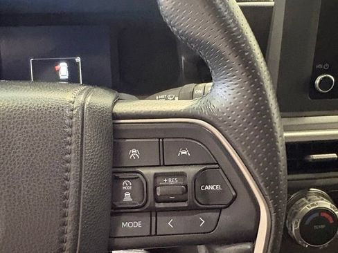 Used 2025 Toyota 4Runner SR5 AWD/4WD image 15