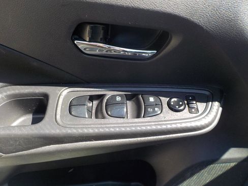 Used 2021 Nissan Versa SV image 10