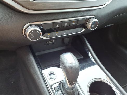 Used 2024 Nissan Altima 2.5 SV FWD image 31