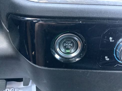 Used 2024 GMC Sierra 1500 SLT image 17