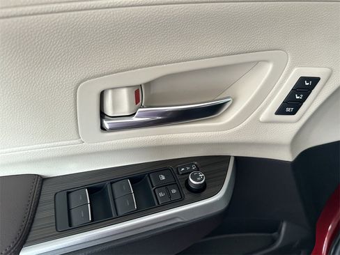 Used 2023 Toyota Sienna Platinum image 12