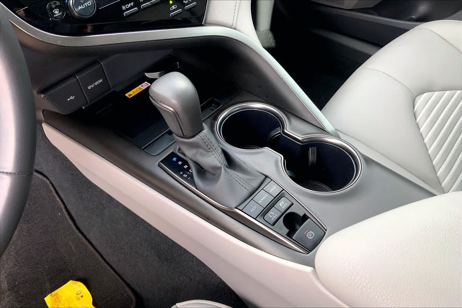 Used 2024 Toyota Camry SE w/ Audio Upgrade Package FWD image 17