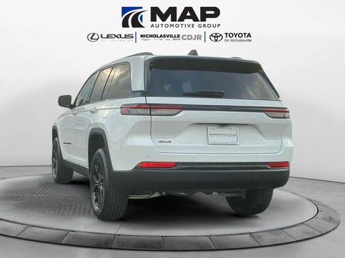 New 2025 Jeep Grand Cherokee Laredo AWD/4WD image 4
