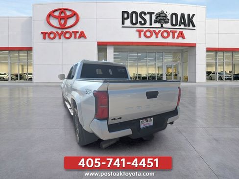 Used 2024 Toyota Tacoma TRD Sport AWD/4WD image 4