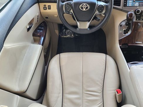 Used 2013 Toyota Venza Limited w/ Preferred Accessory Pkg #1 image 11