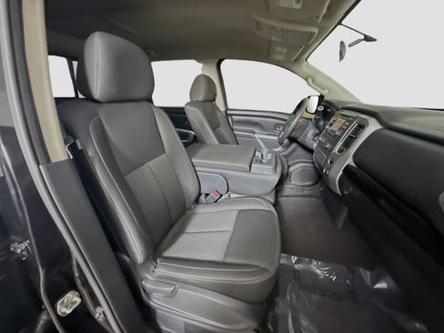 Used 2017 Nissan Titan SV RWD image 28