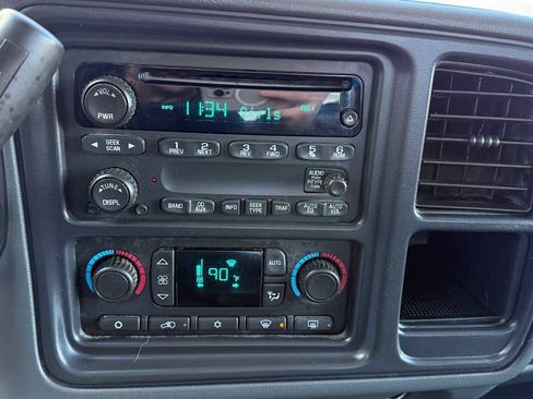 Used 2004 Chevrolet Silverado 2500 LS image 19