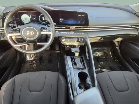 Used 2024 Hyundai Elantra SEL FWD image 12