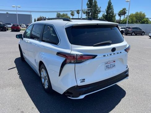 Used 2023 Toyota Sienna XSE AWD/4WD image 6