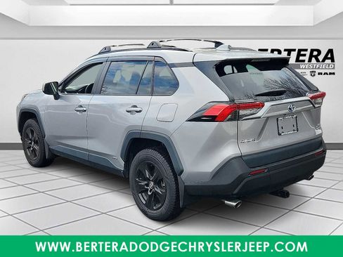 Used 2022 Toyota RAV4 XLE image 4