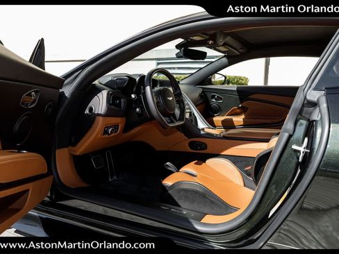 Used 2023 Aston Martin DBS Coupe image 3