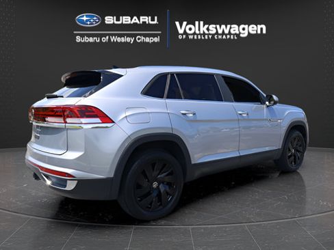 Certified 2024 Volkswagen Atlas Cross Sport SE FWD image 8